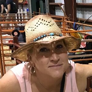 Meet your Posher, Debbie